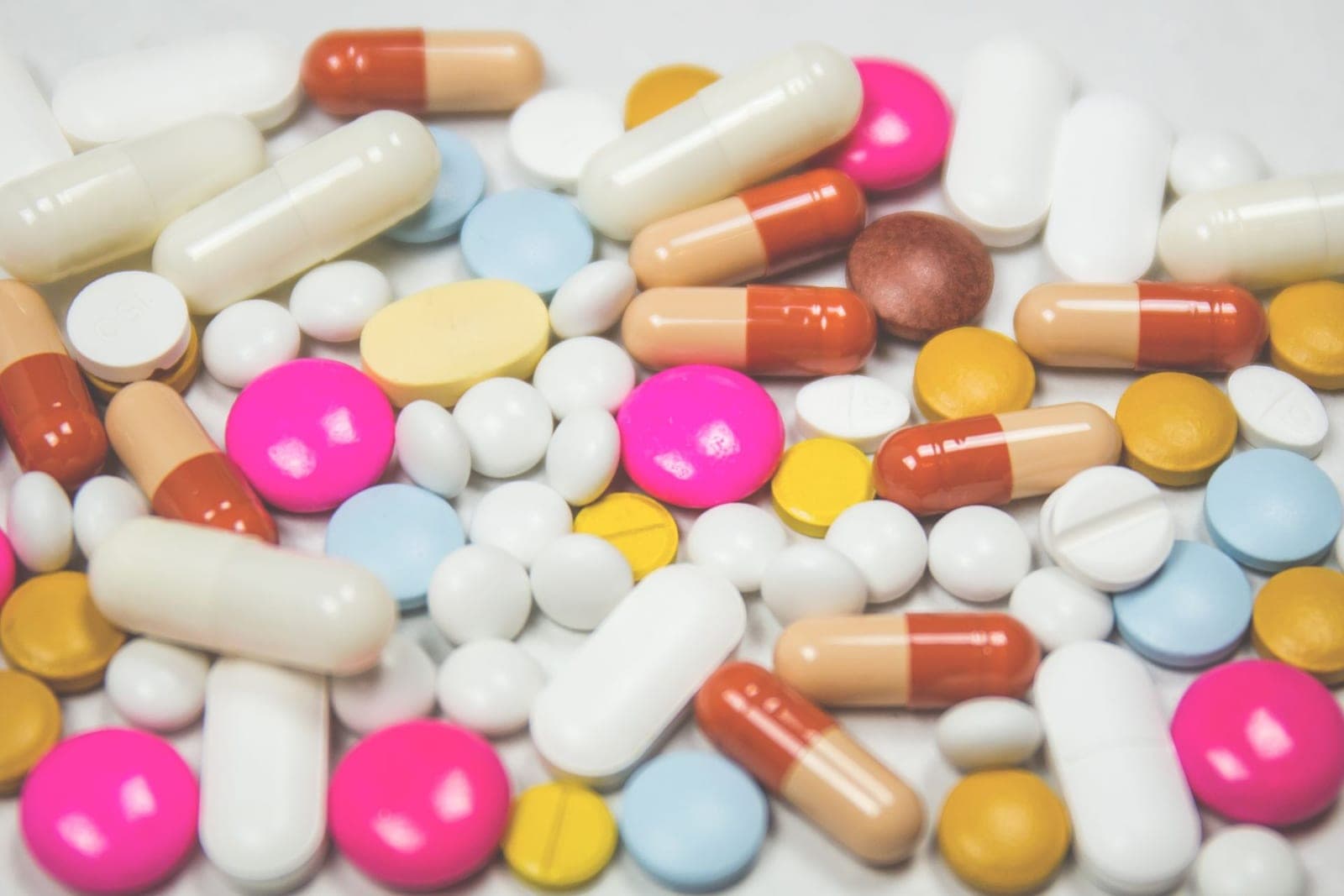Cover image for the article on pharmaceutical import clearance and DRAP